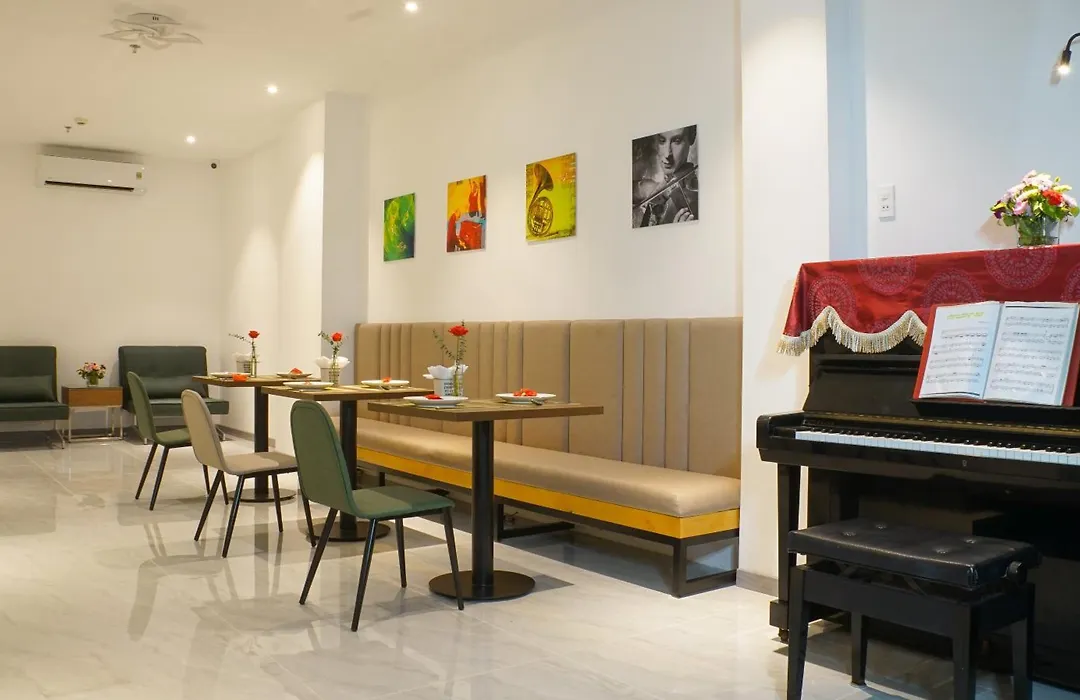 Piano Hotel-1
